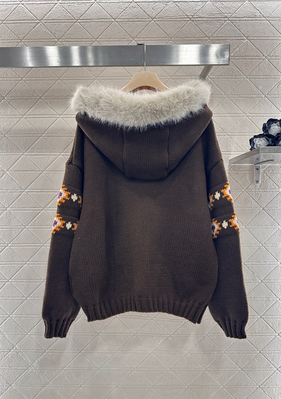 ♥Miumi*♥2026新品上架 连帽毛领针织套头毛衣定制YB羊毛纱线织造，质感细腻，穿搭舒适，连帽抽绳