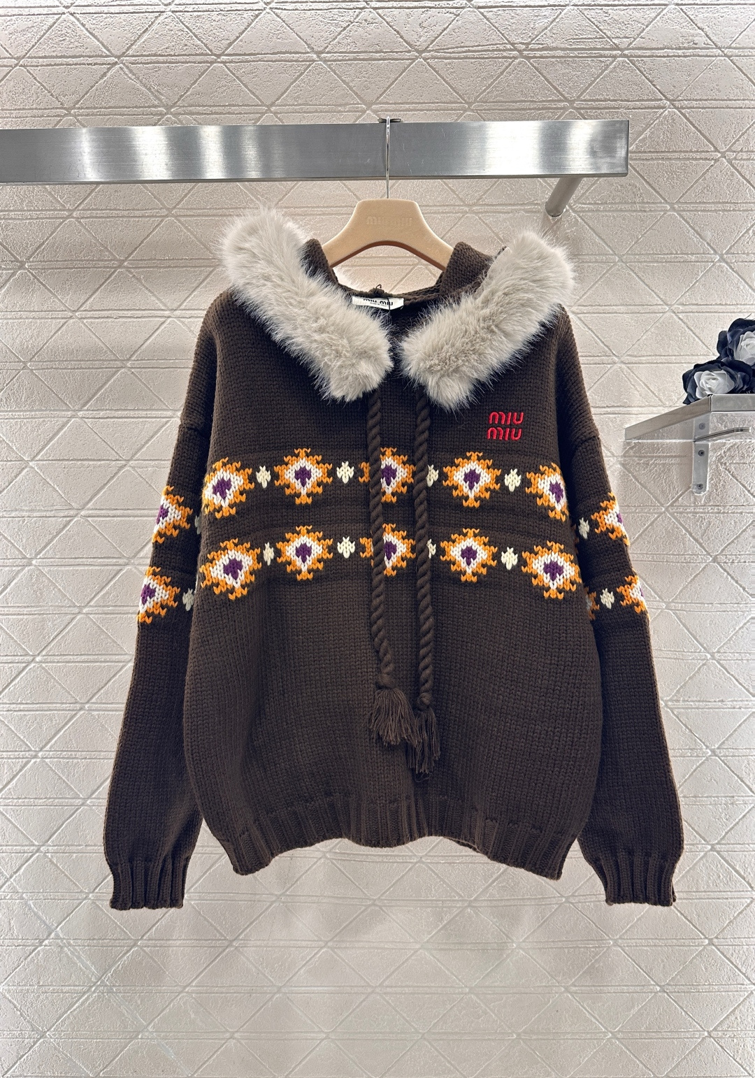 ♥Miumi*♥2026新品上架 连帽毛领针织套头毛衣定制YB羊毛纱线织造，质感细腻，穿搭舒适，连帽抽绳