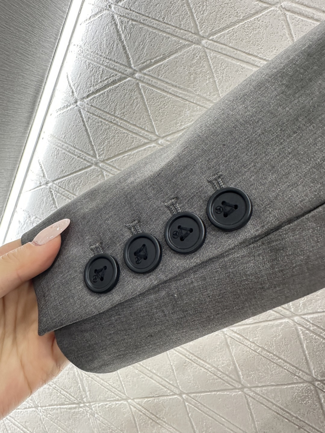 ♥Louis vuitto*♥2026新品上架 襟扣西装外套长裤套装定制YB进口材质，质感光泽高级，垂顺