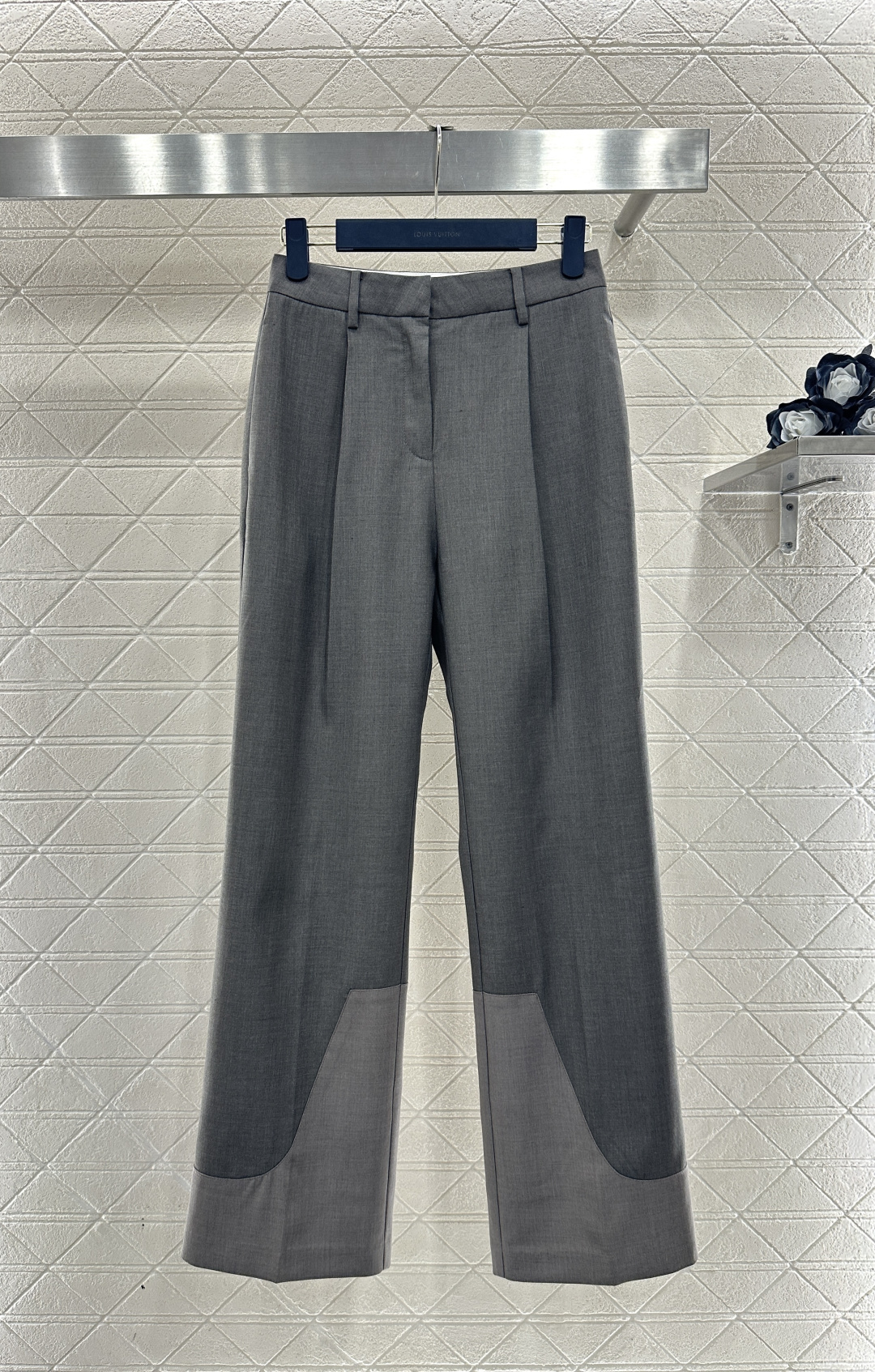 ♥Louis vuitto*♥2026新品上架 襟扣西装外套长裤套装定制YB进口材质，质感光泽高级，垂顺