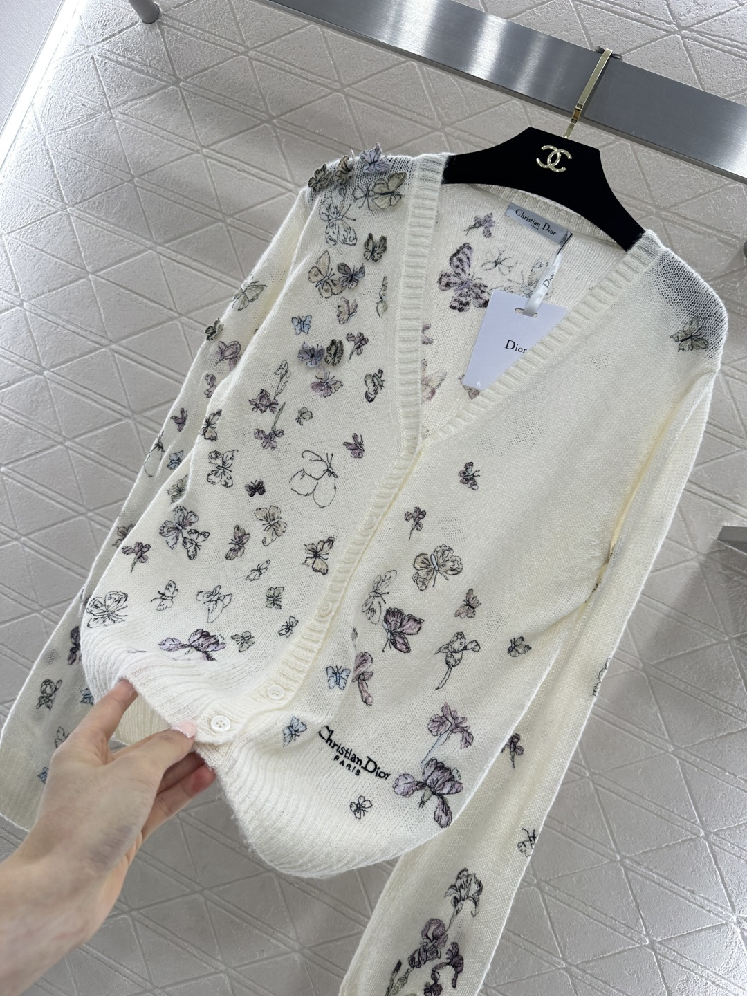 ♥Dio*♥2026新品上架 立体蝴蝶刺绣针织开衫定制YB丝毛纱线织造，质感高级，舒适柔软，V领针织开衫