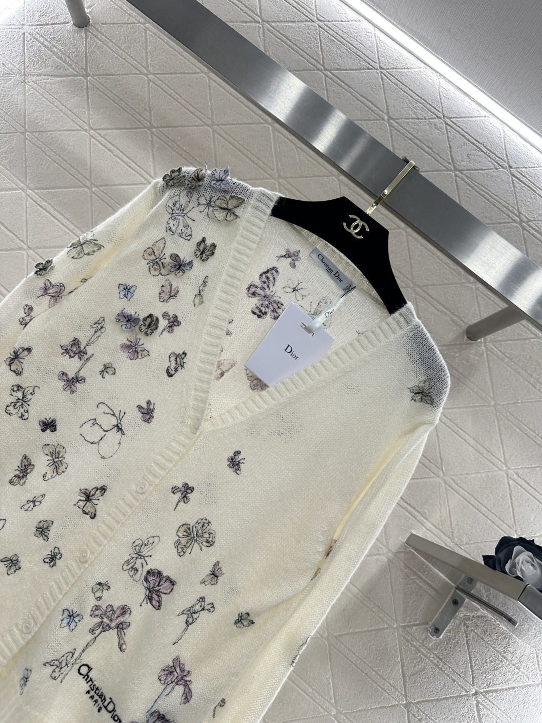 ♥Dio*♥2026新品上架 立体蝴蝶刺绣针织开衫定制YB丝毛纱线织造，质感高级，舒适柔软，V领针织开衫