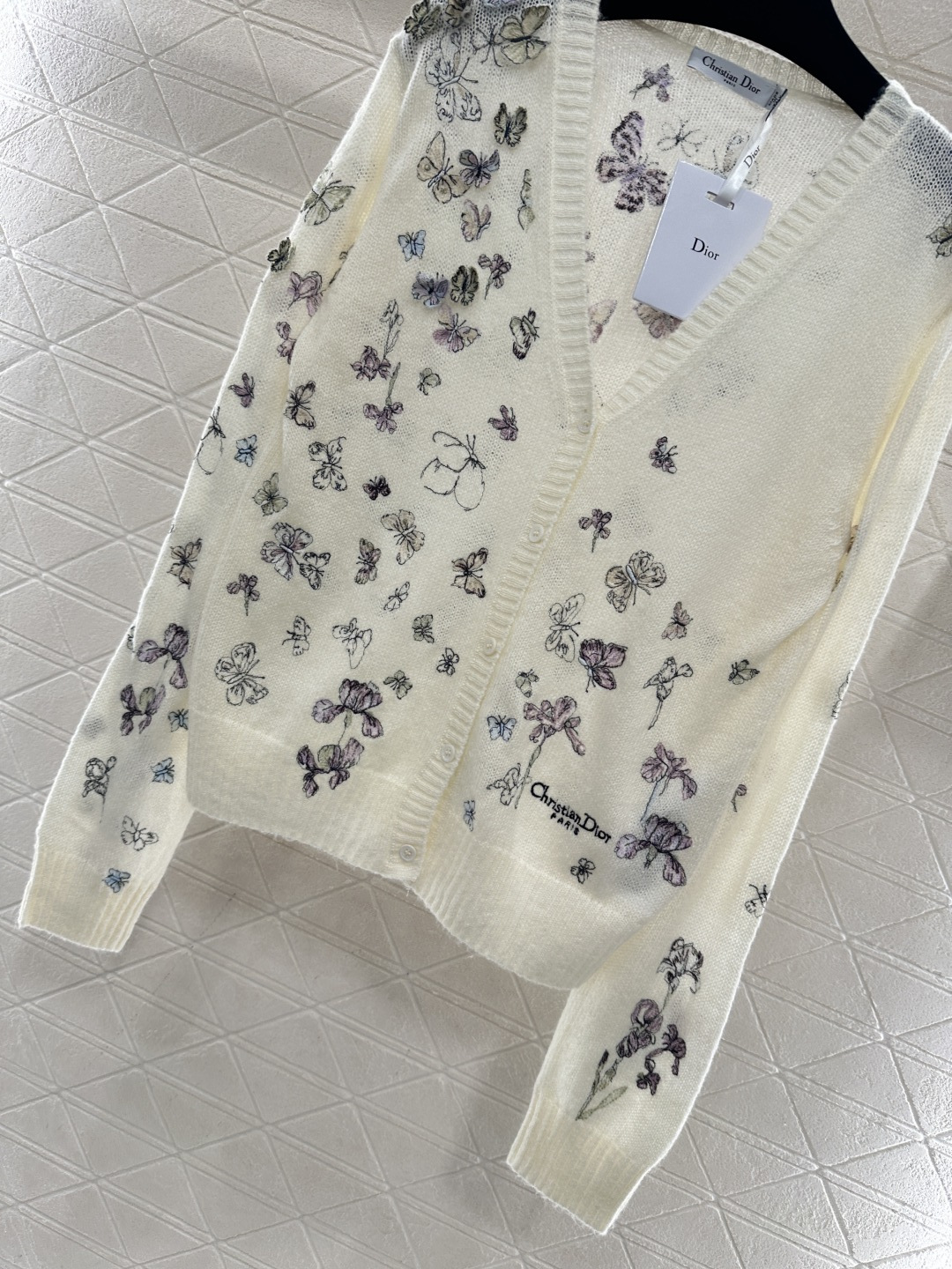 ♥Dio*♥2026新品上架 立体蝴蝶刺绣针织开衫定制YB丝毛纱线织造，质感高级，舒适柔软，V领针织开衫