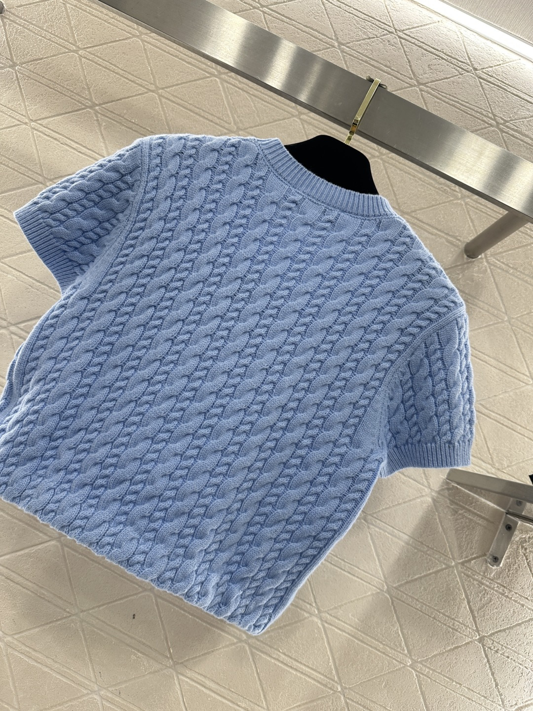 ♥Dio*♥2026新品上架 圆领麻花针织短袖定制YB羊绒纱线织造，质感高级，舒适柔软，圆领针织短袖剪裁