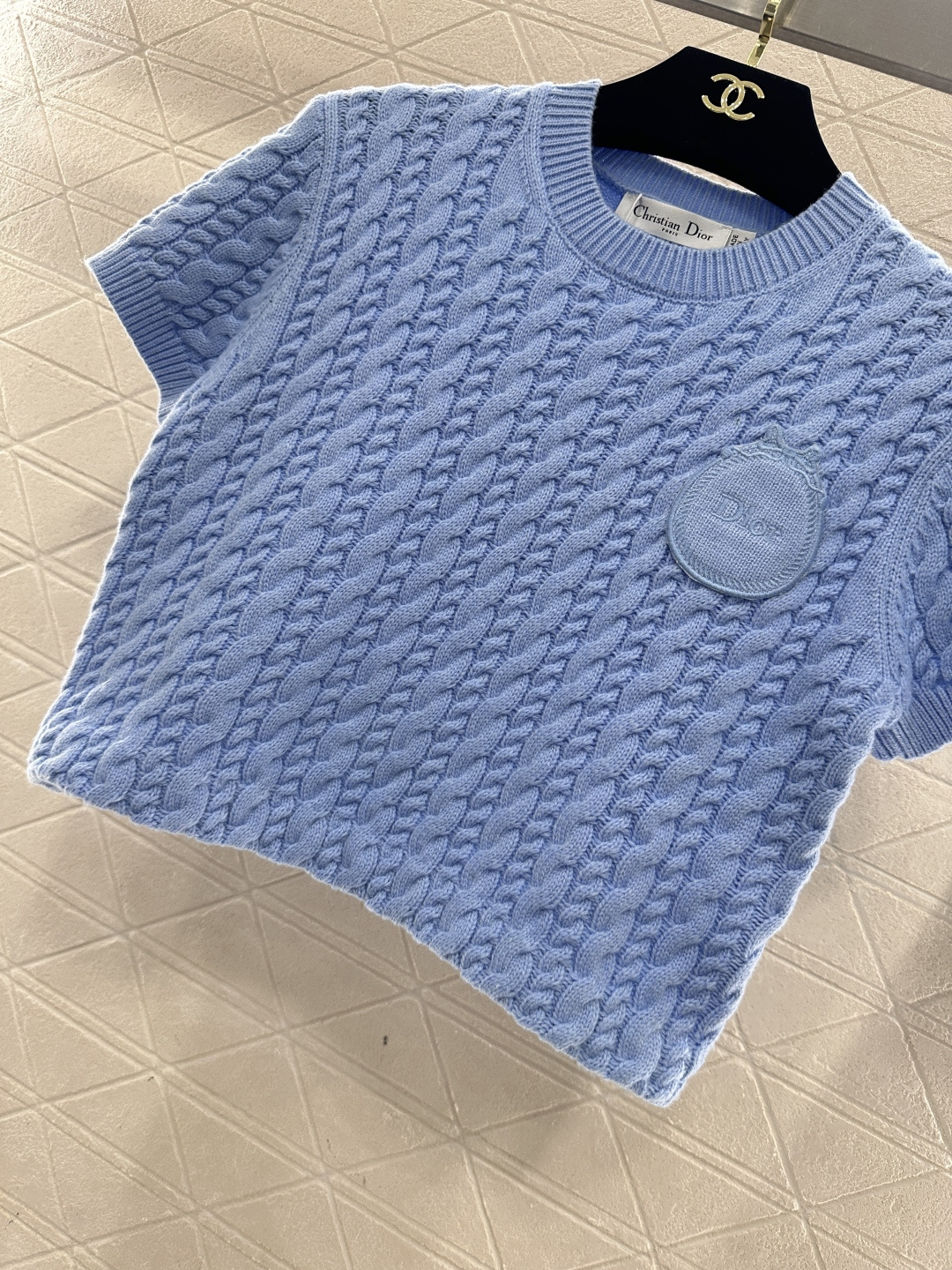 ♥Dio*♥2026新品上架 圆领麻花针织短袖定制YB羊绒纱线织造，质感高级，舒适柔软，圆领针织短袖剪裁