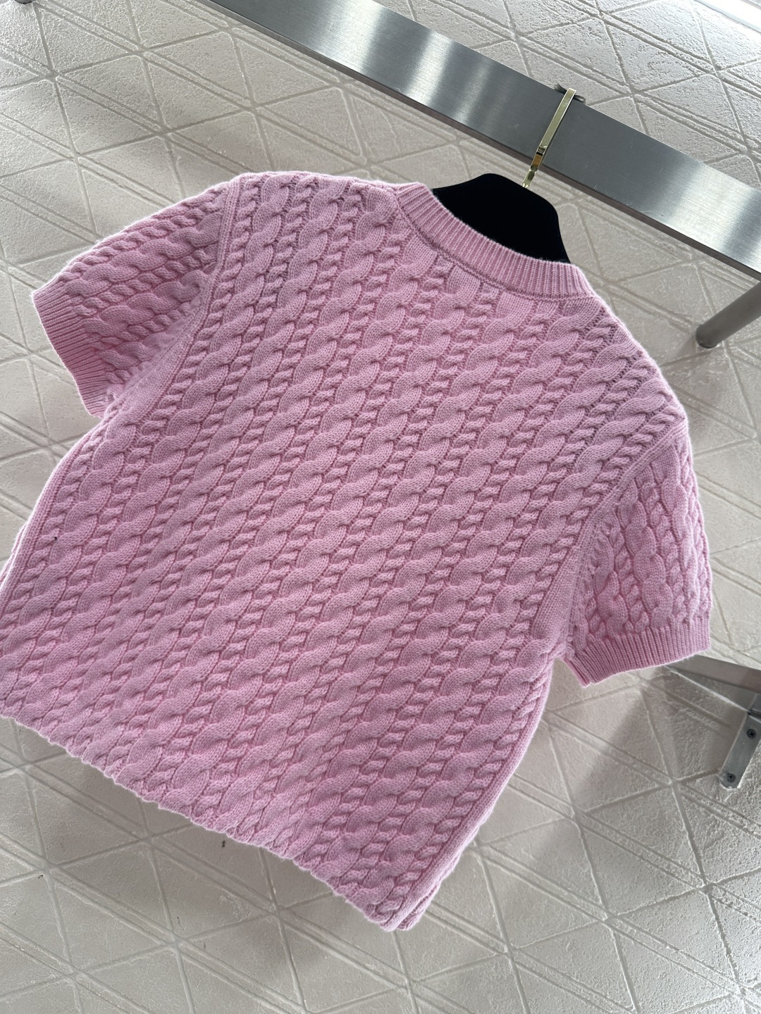 ♥Dio*♥2026新品上架 圆领麻花针织短袖定制YB羊绒纱线织造，质感高级，舒适柔软，圆领针织短袖剪裁