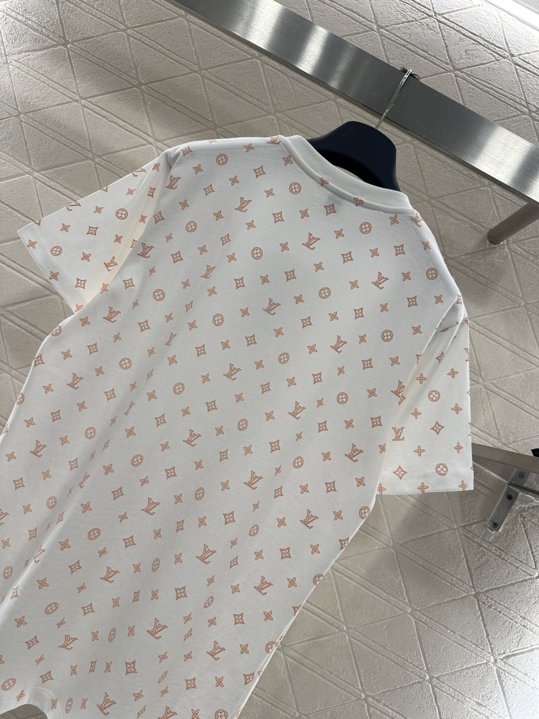 ♥Louis Vuitto*♥2026新品上架 圆领印花链条𝑇𝑒𝑒定制YB丝光全棉材质，透气舒适，质感十