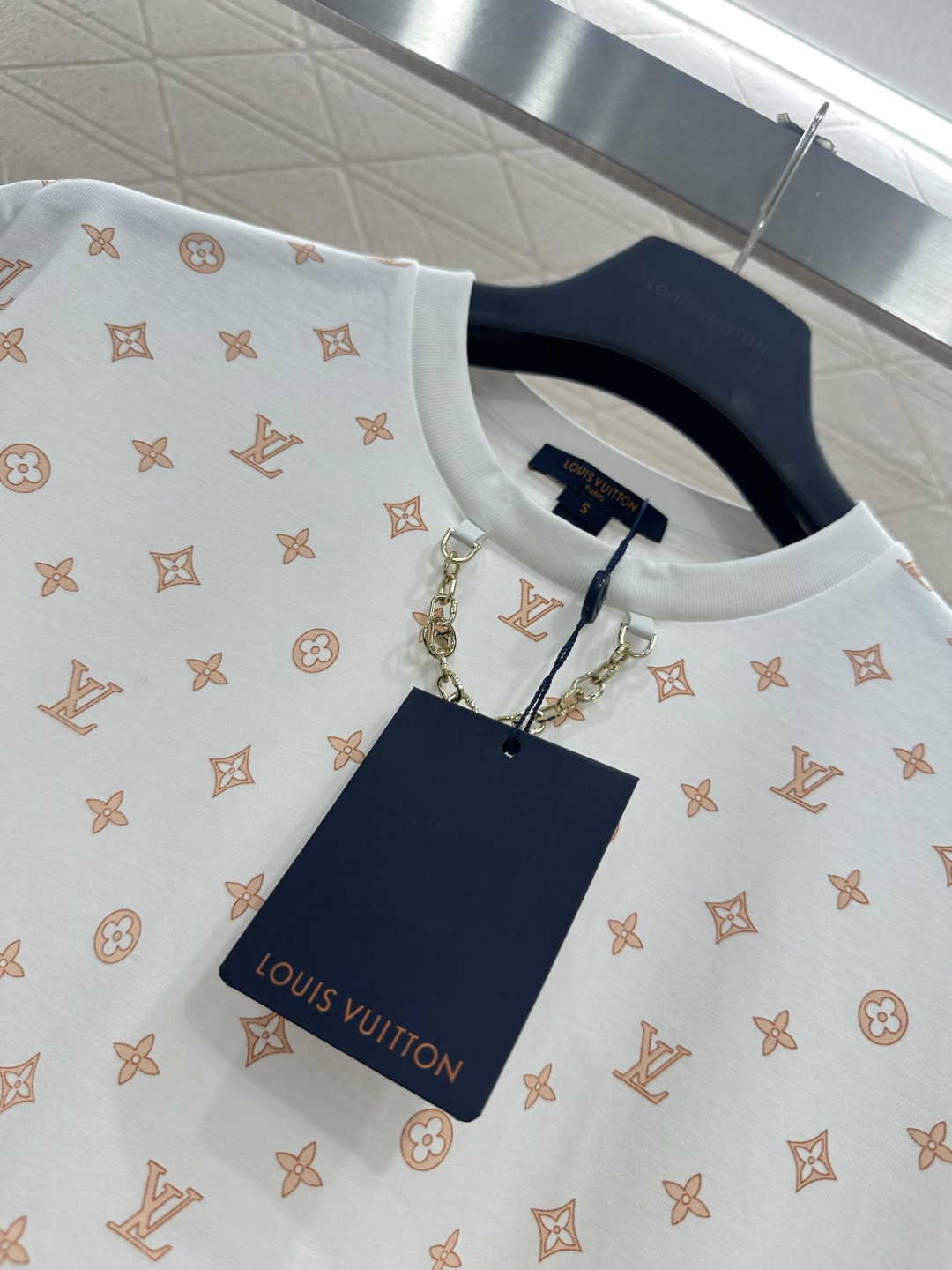 ♥Louis Vuitto*♥2026新品上架 圆领印花链条𝑇𝑒𝑒定制YB丝光全棉材质，透气舒适，质感十