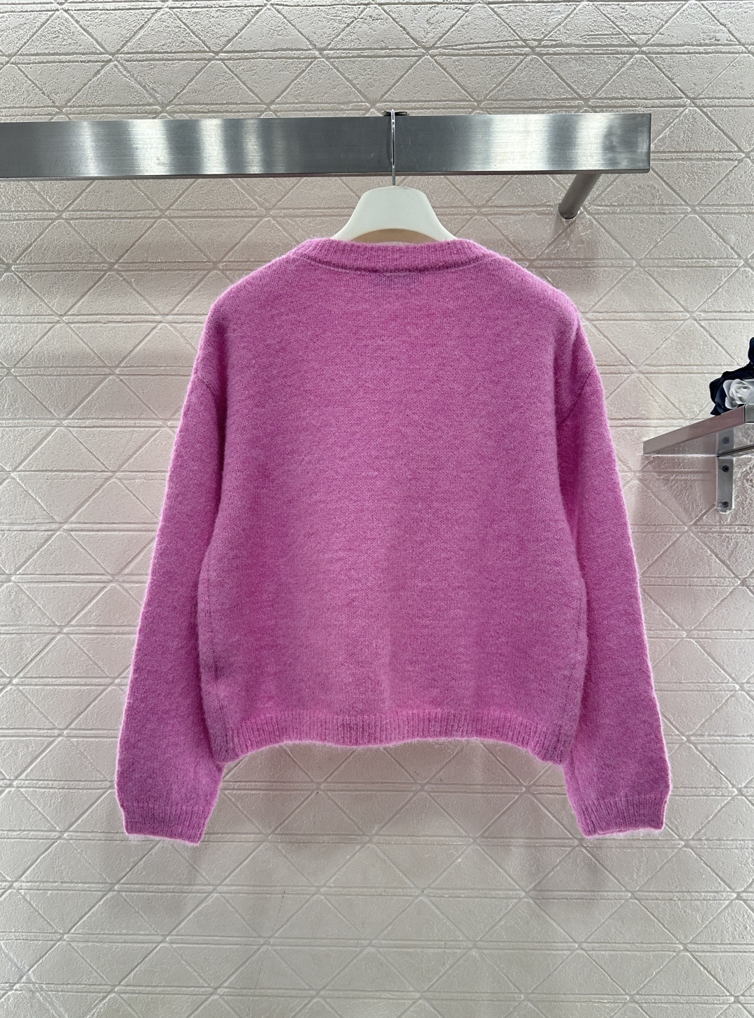 ♥Loew*♥2026新品上架 花体字徽标针织套头毛衣定制YB羊毛纱线织造，穿搭舒适，质感十足，圆领套头