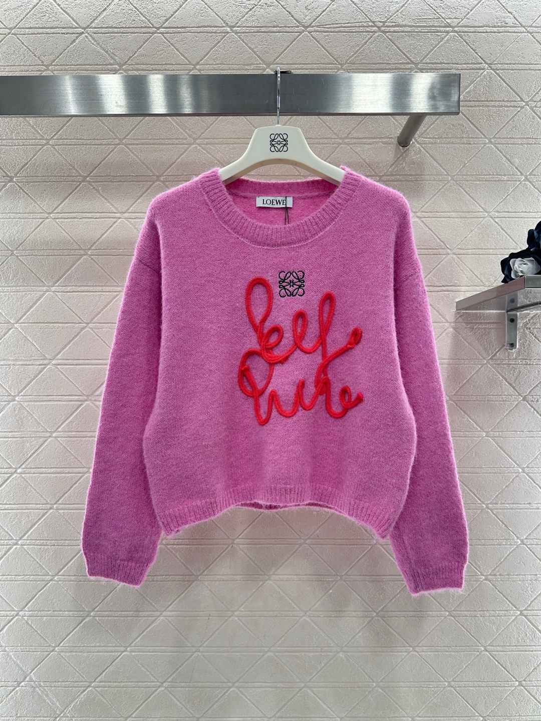 ♥Loew*♥2026新品上架 花体字徽标针织套头毛衣定制YB羊毛纱线织造，穿搭舒适，质感十足，圆领套头
