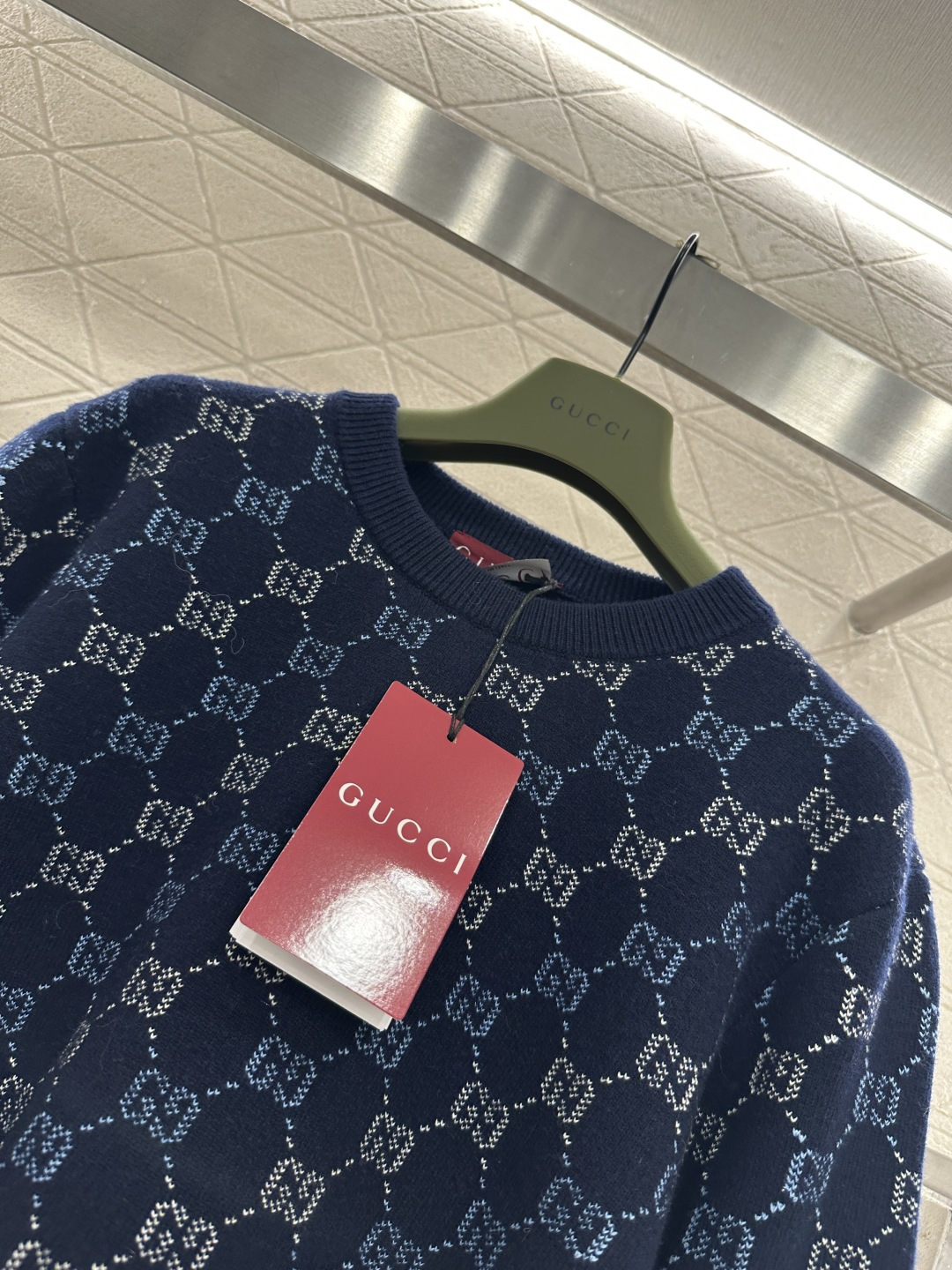 ♥Gucc*♥2026新品上架 渐变提花圆领套头毛衣定制YB羊绒羊毛针织材质，质感高级，舒适柔软，圆领长