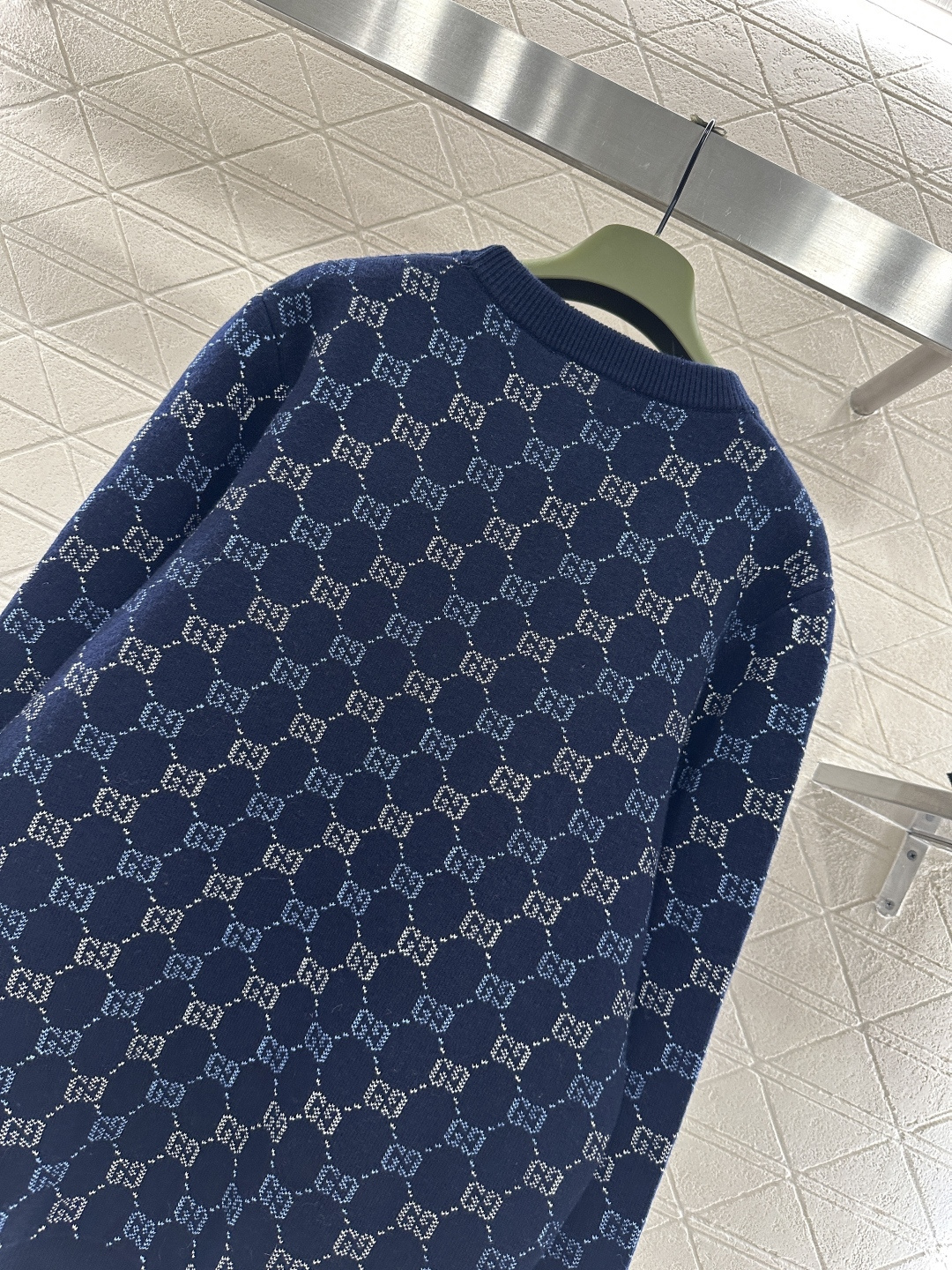 ♥Gucc*♥2026新品上架 渐变提花圆领套头毛衣定制YB羊绒羊毛针织材质，质感高级，舒适柔软，圆领长