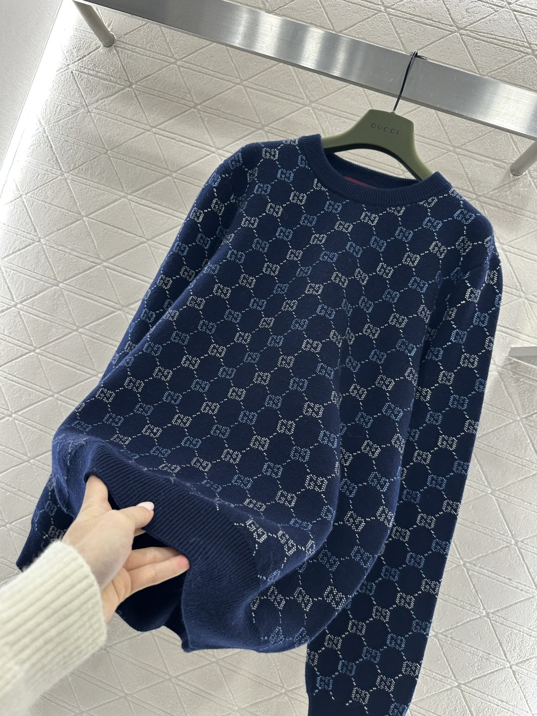 ♥Gucc*♥2026新品上架 渐变提花圆领套头毛衣定制YB羊绒羊毛针织材质，质感高级，舒适柔软，圆领长