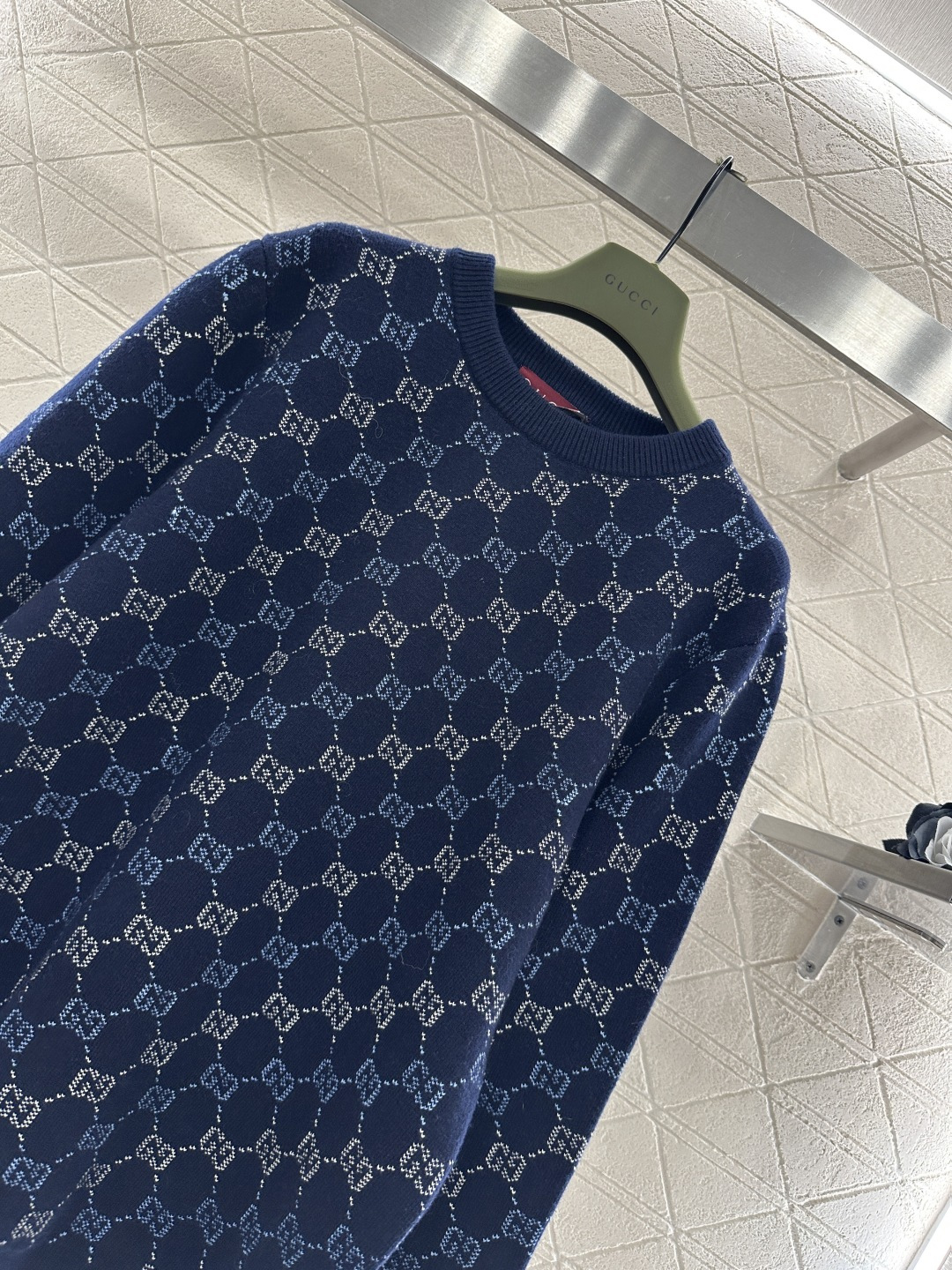 ♥Gucc*♥2026新品上架 渐变提花圆领套头毛衣定制YB羊绒羊毛针织材质，质感高级，舒适柔软，圆领长