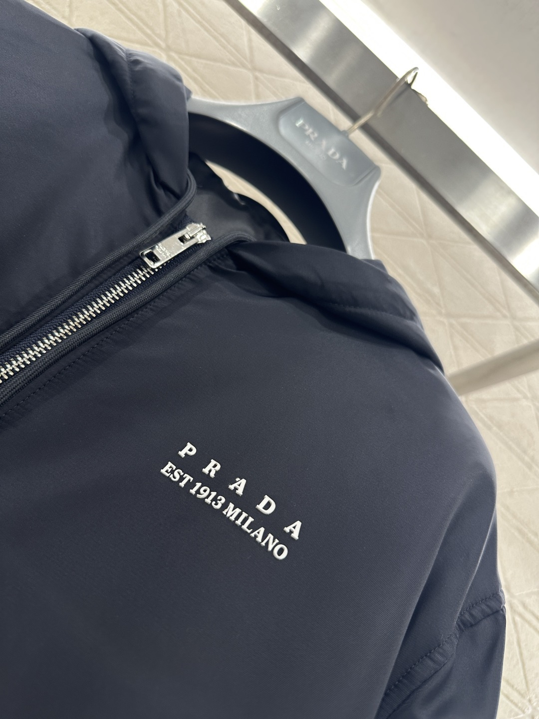 ♥Prad*♥2026新品上架 连帽抽绳棉服外套定制YB进口防风防水尼龙材质，挺括有型，质感高级，内里填
