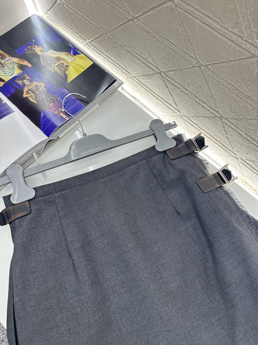 ♥Prad*♥2026新品上架 高腰做旧带扣百褶短裙定制YB进口精仿羊毛材质，手感舒适，质感上乘，裁剪垂