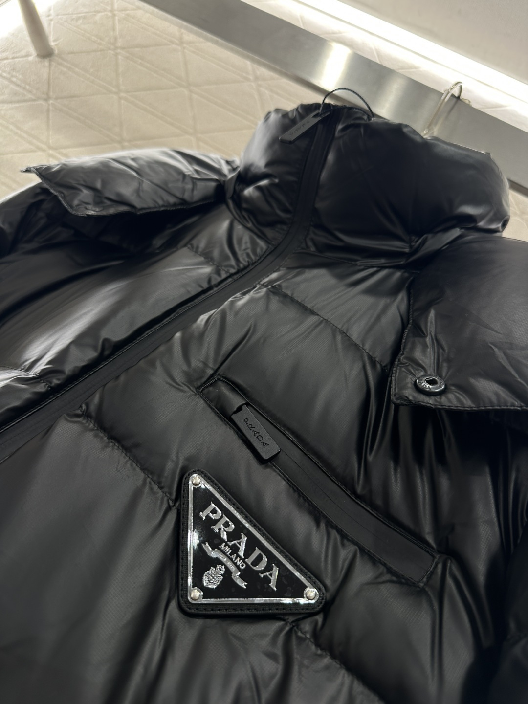 ♥Prad*♥2026新品上架 连帽可拆卸羽绒服外套定制YB进口防风防水尼龙材质，其工艺还原，升级材质，