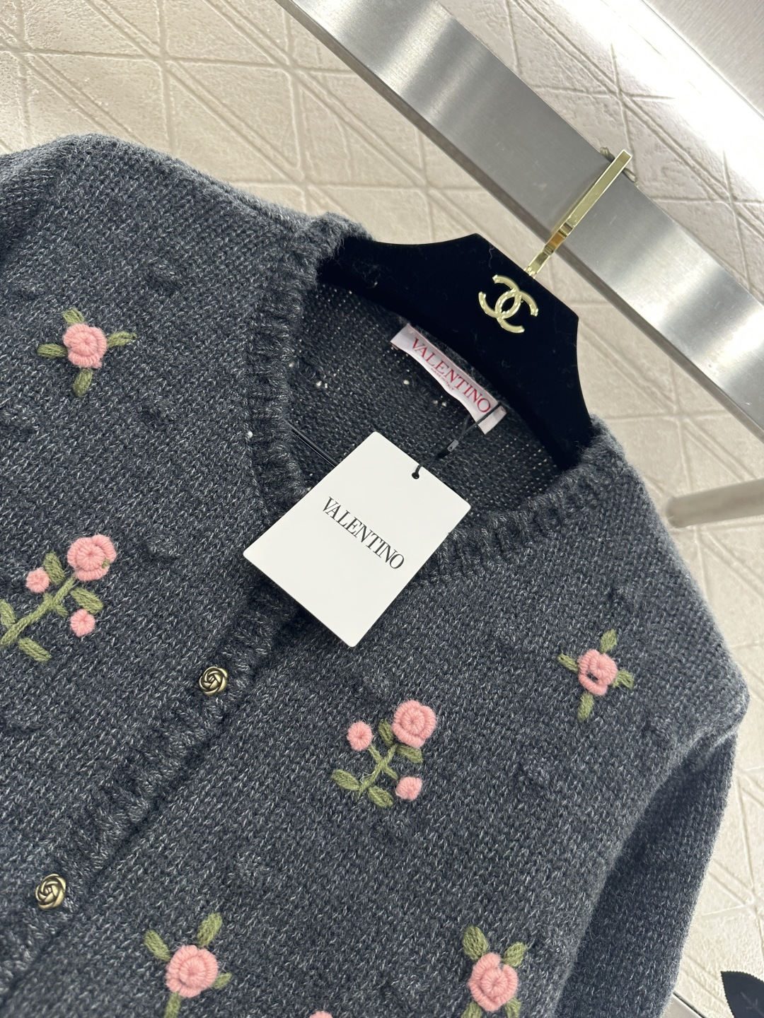 ♥Valentin*♥2026新品上架 碎花刺绣圆领针织开衫定制YB羊毛针织材质，质感高级，舒适柔软，圆