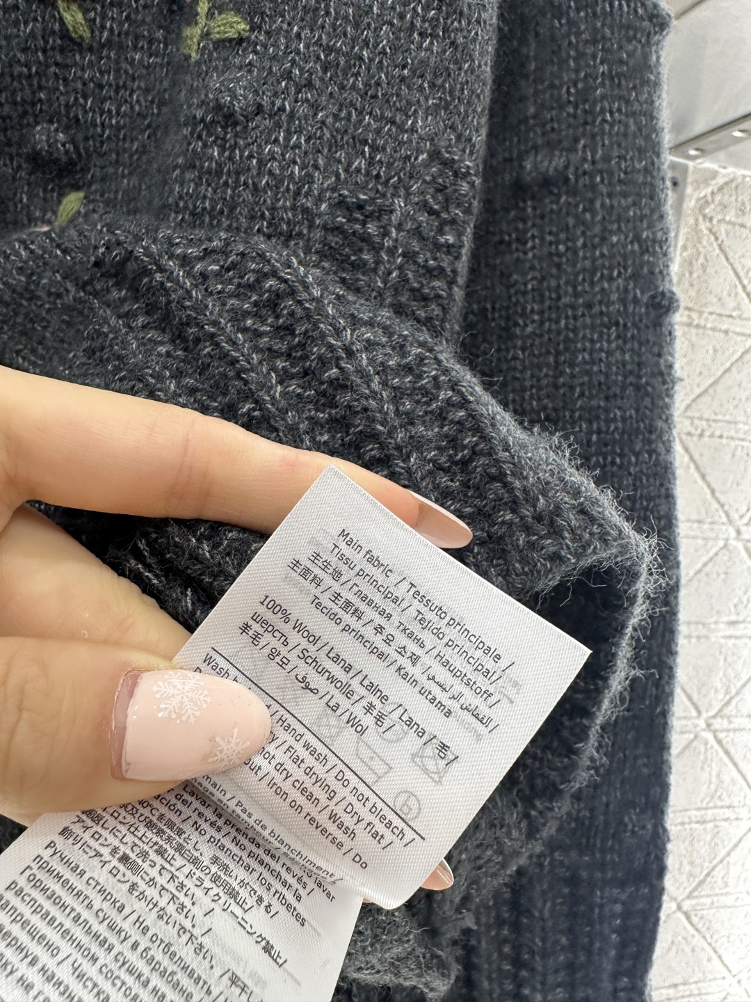 ♥Valentin*♥2026新品上架 碎花刺绣圆领针织开衫定制YB羊毛针织材质，质感高级，舒适柔软，圆