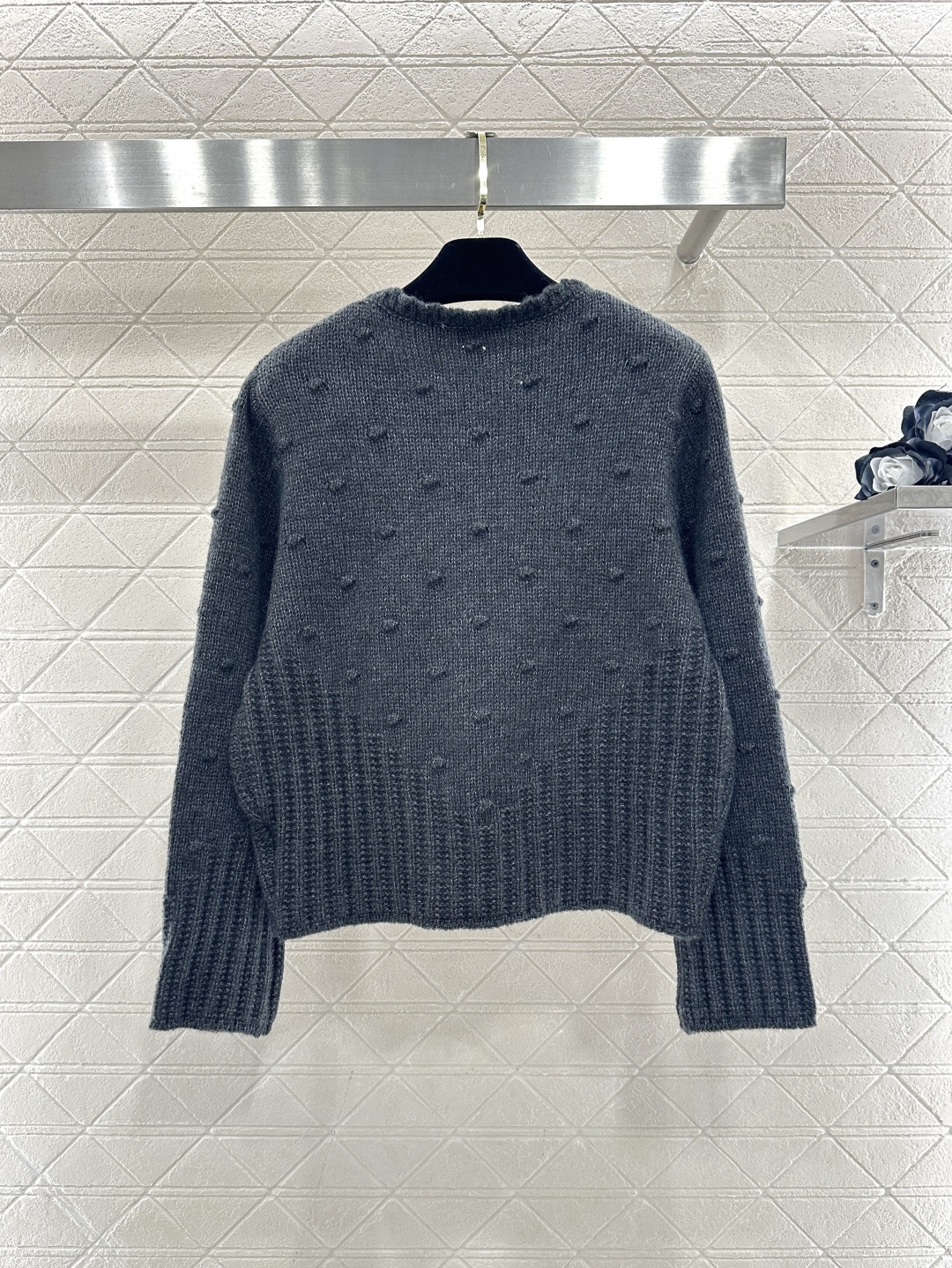 ♥Valentin*♥2026新品上架 碎花刺绣圆领针织开衫定制YB羊毛针织材质，质感高级，舒适柔软，圆