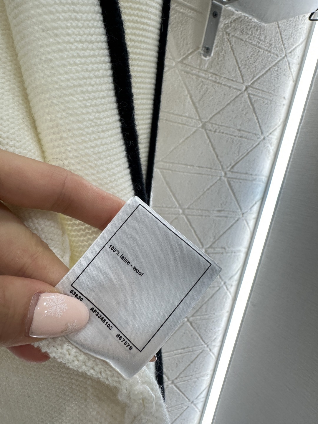 ♥Chane*♥2026新品上架 撞色胸针开衫定制YB羊毛纱线织造，质感细腻，穿搭舒适感，对襟无扣开衫剪