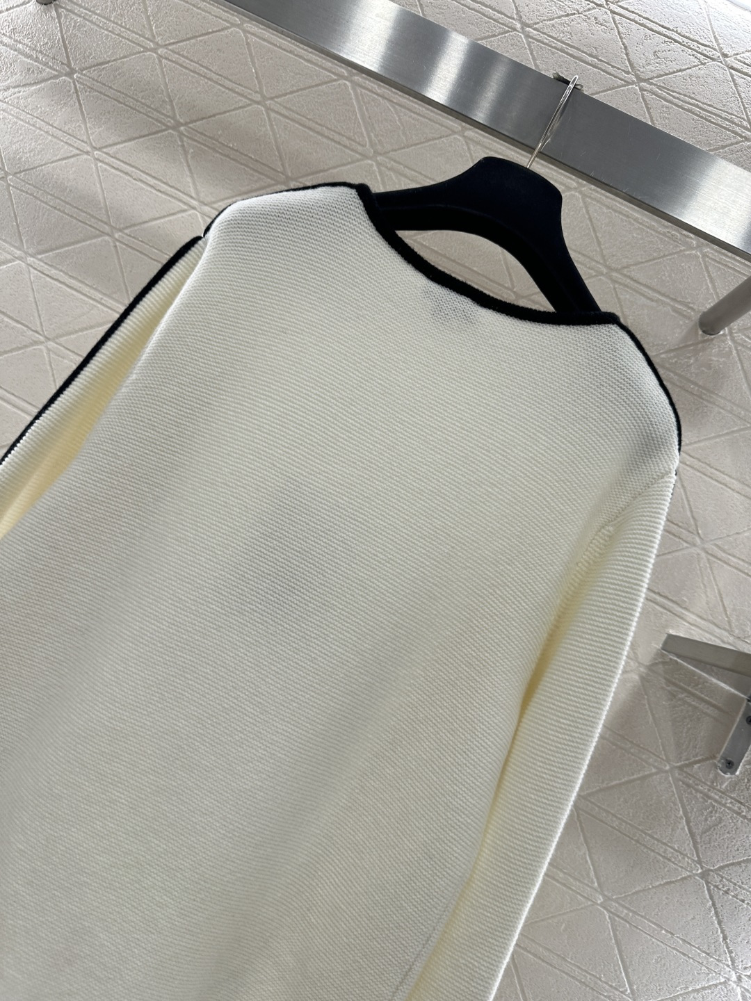 ♥Chane*♥2026新品上架 撞色胸针开衫定制YB羊毛纱线织造，质感细腻，穿搭舒适感，对襟无扣开衫剪