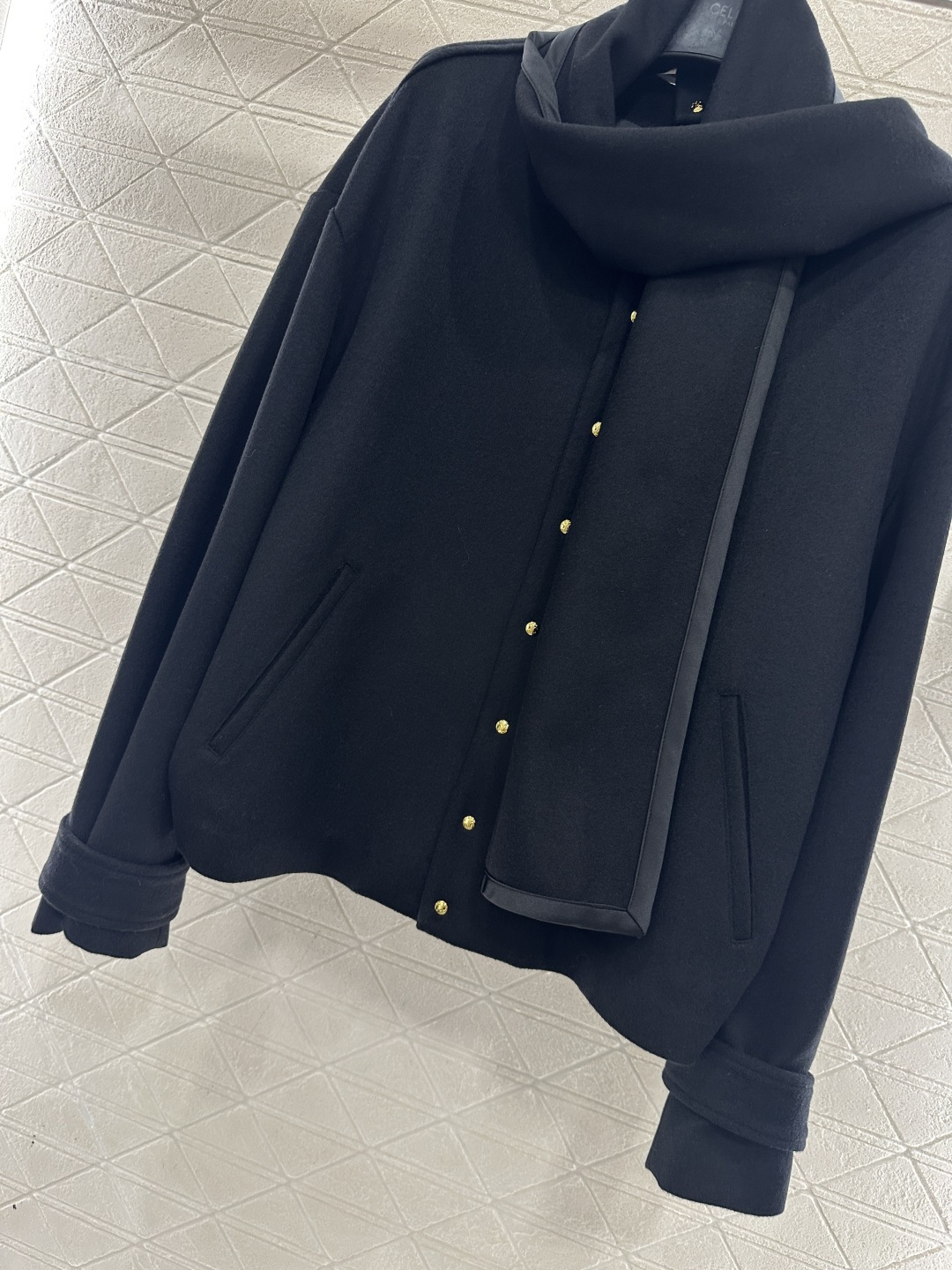 ♥Celin*♥2026新品上架 围巾毛呢外套两件套定制YB进口百分百羊毛呢材质，毛量清晰，肌理明显，品