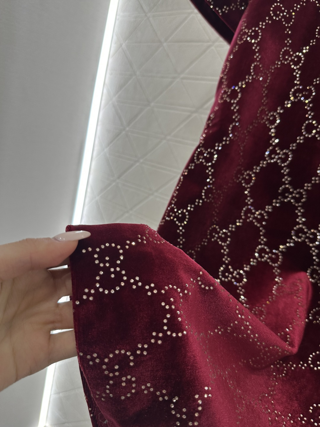 ♥Gucc*♥2026新品上架 真丝绒烫钻短袖连衣裙定制YB进口真丝绒材质，成衣光泽，质感品相绝佳，圆领