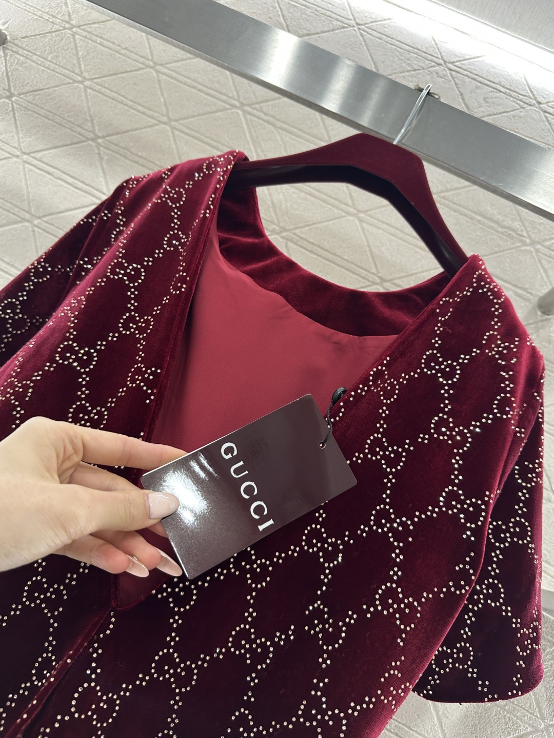 ♥Gucc*♥2026新品上架 真丝绒烫钻短袖连衣裙定制YB进口真丝绒材质，成衣光泽，质感品相绝佳，圆领