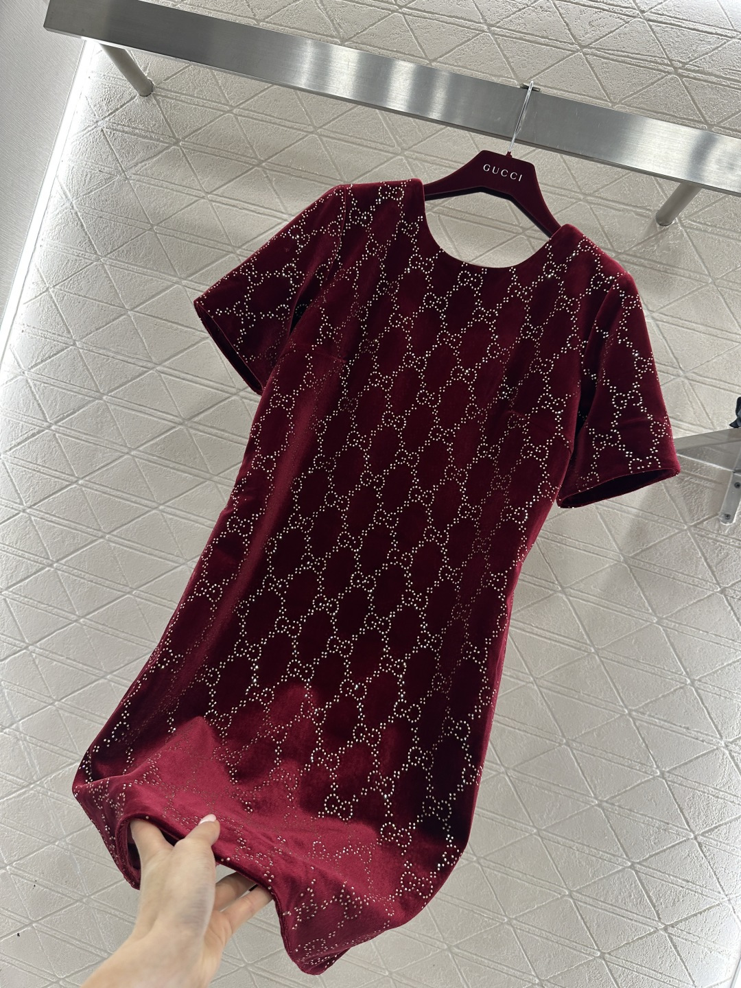 ♥Gucc*♥2026新品上架 真丝绒烫钻短袖连衣裙定制YB进口真丝绒材质，成衣光泽，质感品相绝佳，圆领