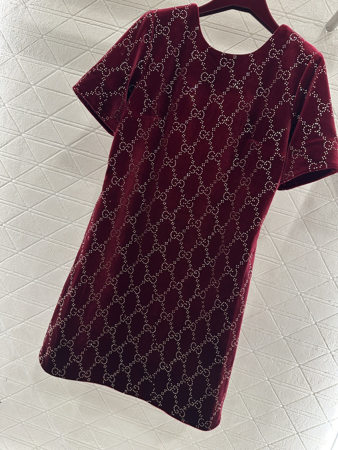 ♥Gucc*♥2026新品上架 真丝绒烫钻短袖连衣裙定制YB进口真丝绒材质，成衣光泽，质感品相绝佳，圆领