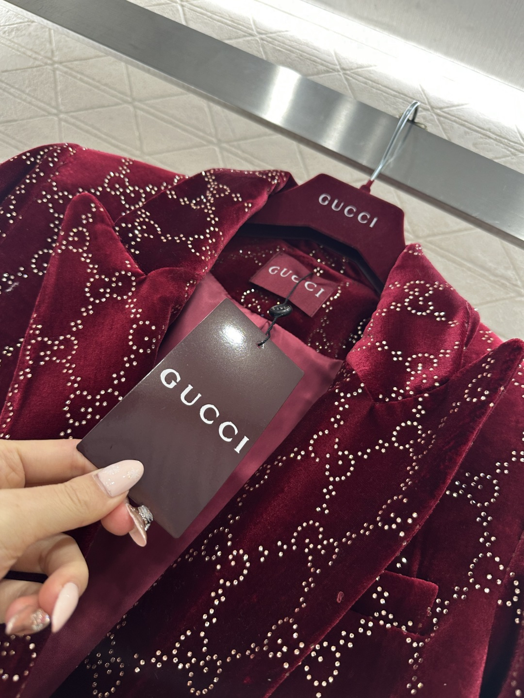 ♥Gucc*♥2026新品上架 真丝绒烫钻西装长裤套装定制YB进口真丝绒材质，成衣光泽，质感品相绝佳，翻