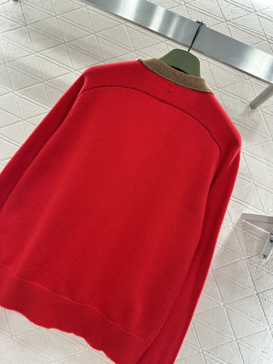 ♥Gucc*♥2026新品上架 贺岁针织开衫新年贺岁系列#定制YB羊毛纱线材质，质感细腻，舒适保暖，V领