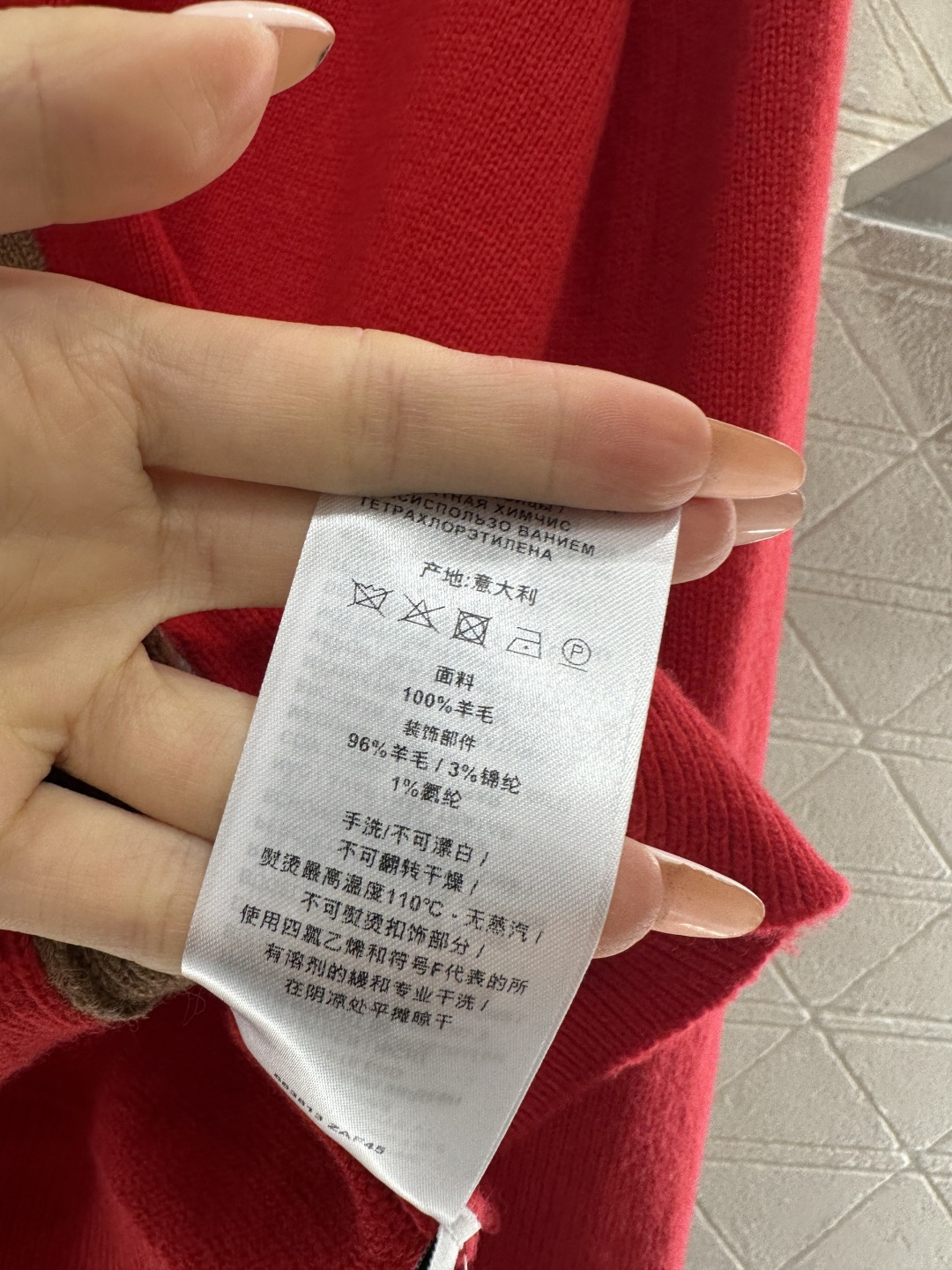 ♥Gucc*♥2026新品上架 贺岁针织开衫新年贺岁系列#定制YB羊毛纱线材质，质感细腻，舒适保暖，V领