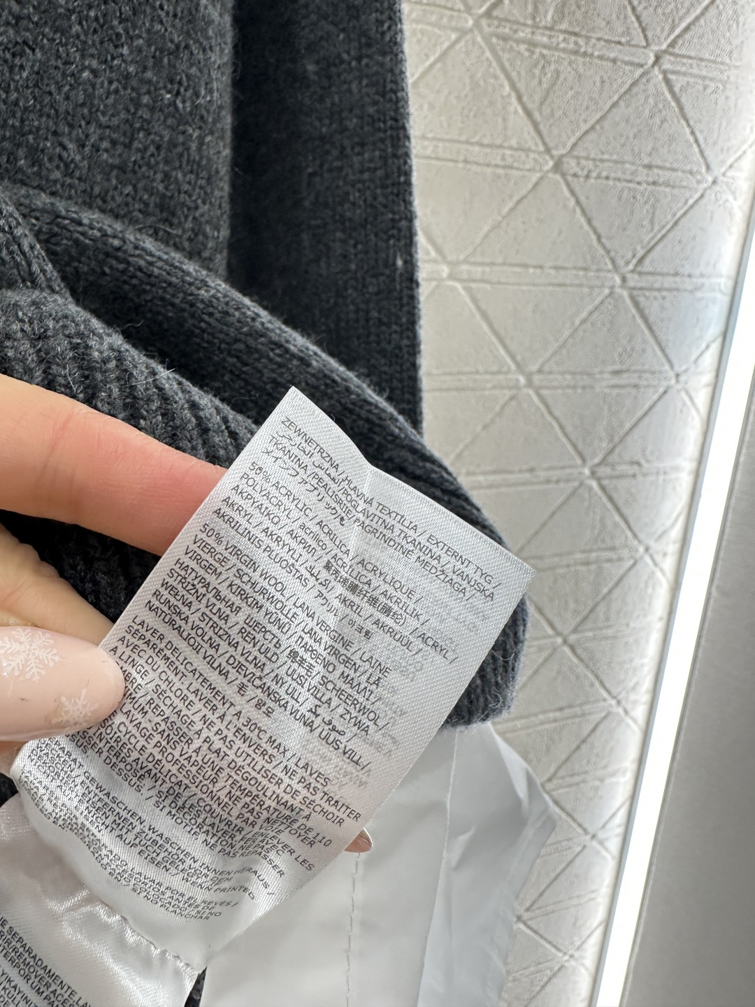 ♥MM6*♥2026新品上架 衬衫拼接针织套头毛衣定制YB羊毛纱线织造，毛量明显软糯柔软，穿搭舒适保暖，