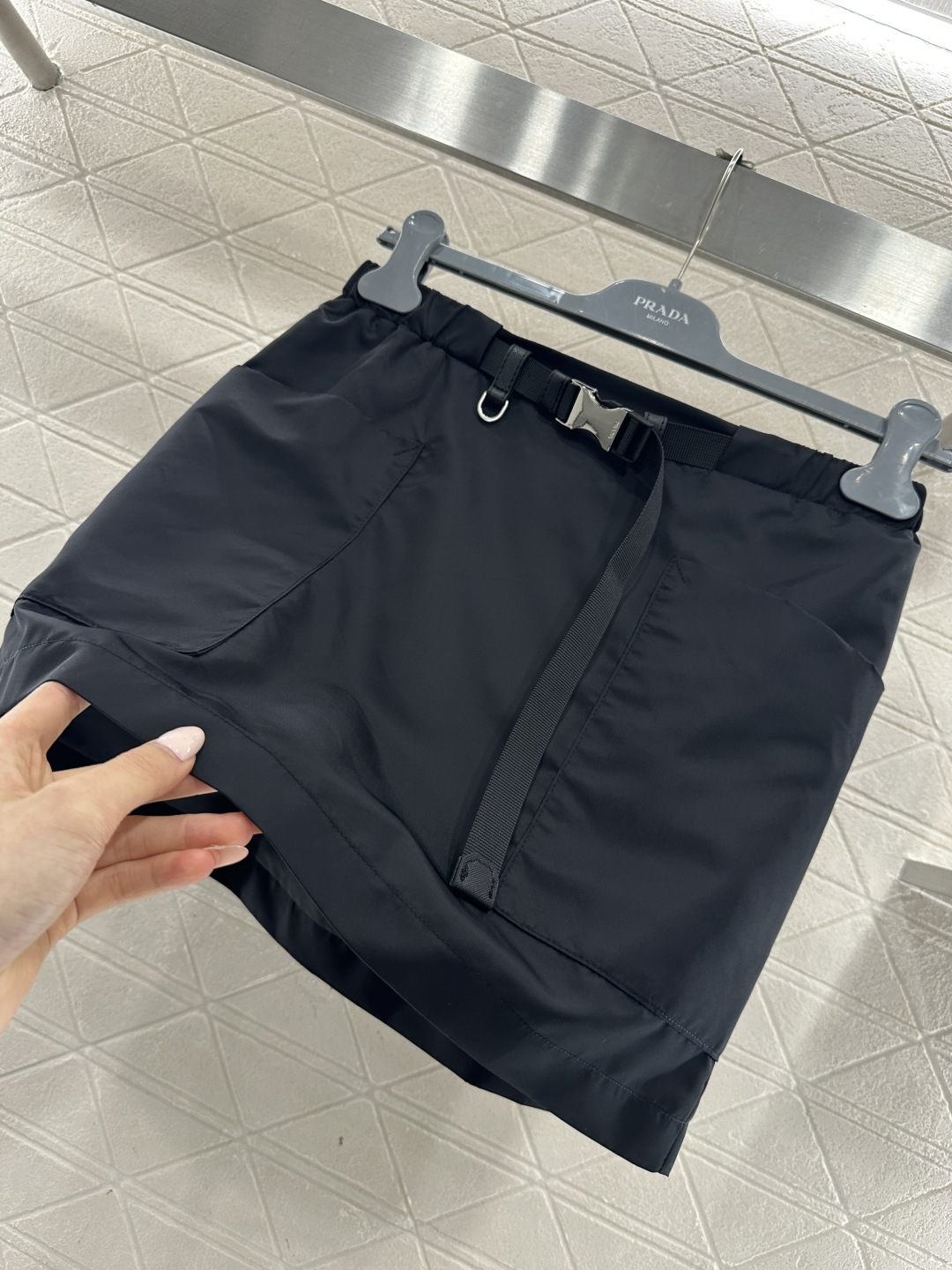 ♥Prad*♥2026新品上架 腰带口袋工装半裙定制YB进口环保♻️再生尼龙材质，面料光泽，穿搭舒适有型