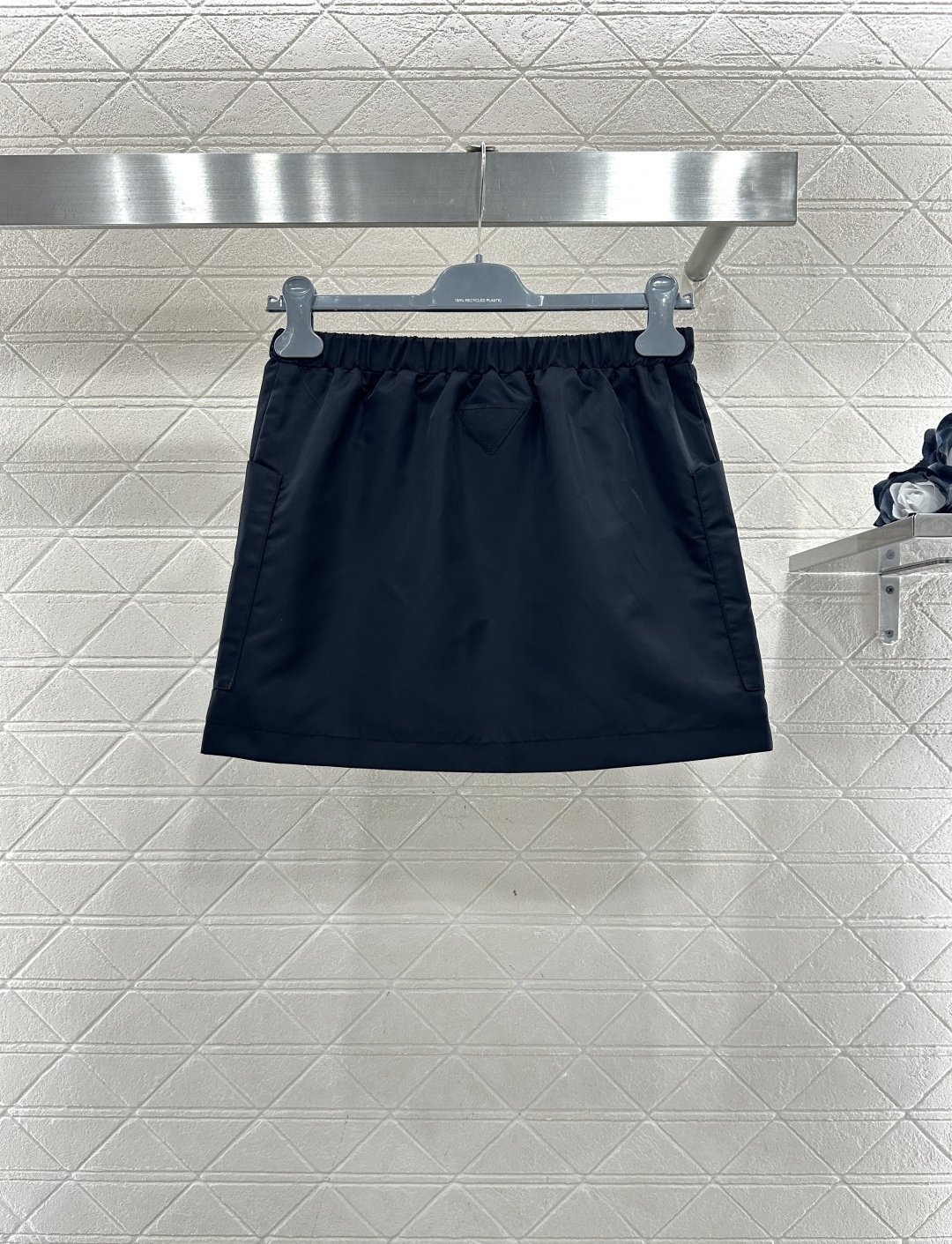 ♥Prad*♥2026新品上架 腰带口袋工装半裙定制YB进口环保♻️再生尼龙材质，面料光泽，穿搭舒适有型