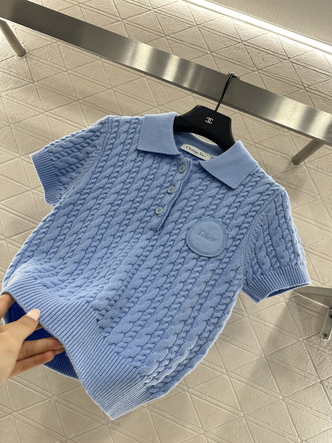 ♥Dio*♥2026新品上架 翻领麻花针织短袖定制YB羊绒纱线织造，质感高级，舒适柔软，翻领针织短袖剪裁