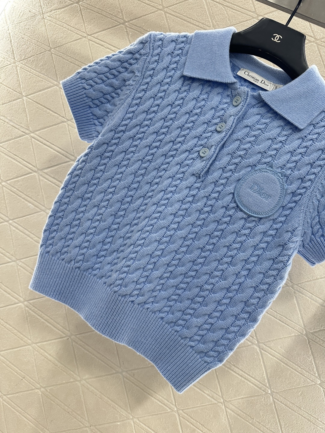 ♥Dio*♥2026新品上架 翻领麻花针织短袖定制YB羊绒纱线织造，质感高级，舒适柔软，翻领针织短袖剪裁