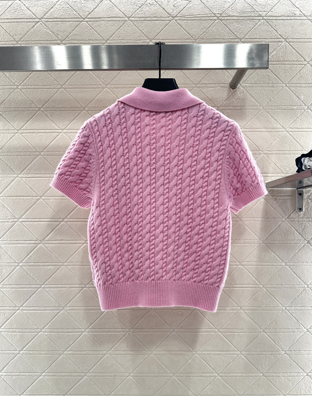 ♥Dio*♥2026新品上架 翻领麻花针织短袖定制YB羊绒纱线织造，质感高级，舒适柔软，翻领针织短袖剪裁