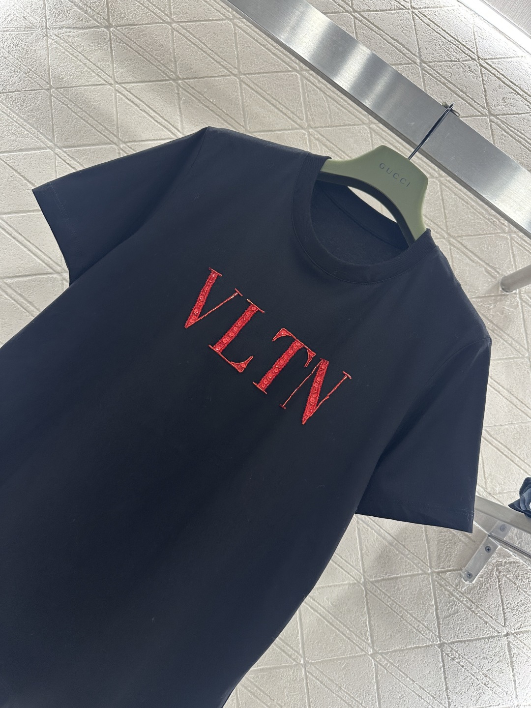 ♥Valentin*♥2026新品上架 钉珠字母徽标𝑇𝑒𝑒定制YB丝光全棉材质，透气舒适，质感十足，正肩