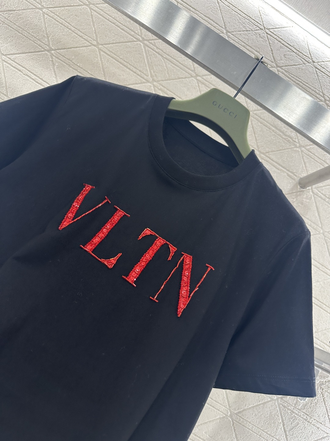 ♥Valentin*♥2026新品上架 钉珠字母徽标𝑇𝑒𝑒定制YB丝光全棉材质，透气舒适，质感十足，正肩