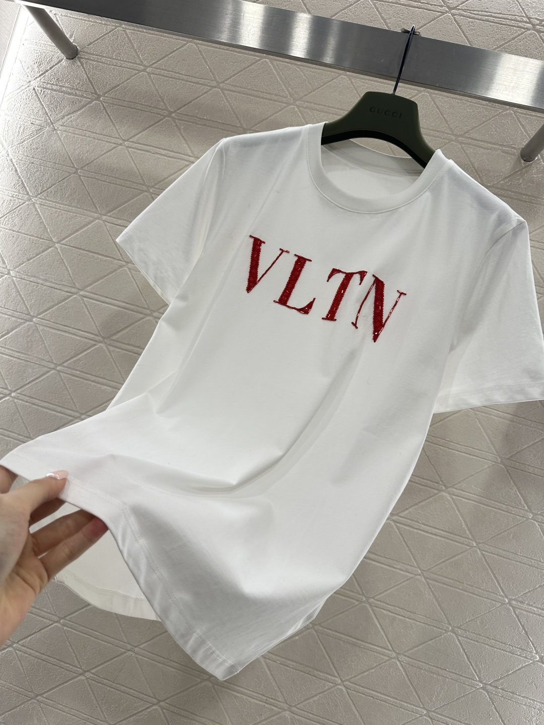 ♥Valentin*♥2026新品上架 钉珠字母徽标𝑇𝑒𝑒定制YB丝光全棉材质，透气舒适，质感十足，正肩