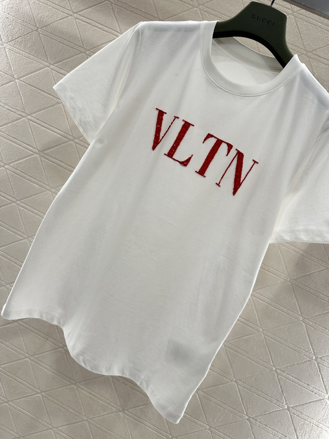 ♥Valentin*♥2026新品上架 钉珠字母徽标𝑇𝑒𝑒定制YB丝光全棉材质，透气舒适，质感十足，正肩