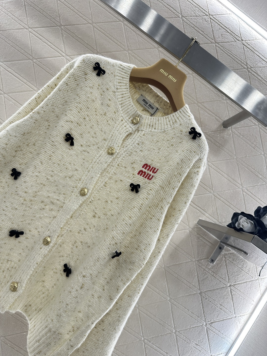 ♥Miumi*♥2026新品上架 立体蝴蝶结彩点针织开衫定制YB羊毛纱线织造，质感高级，舒适柔软，圆领针