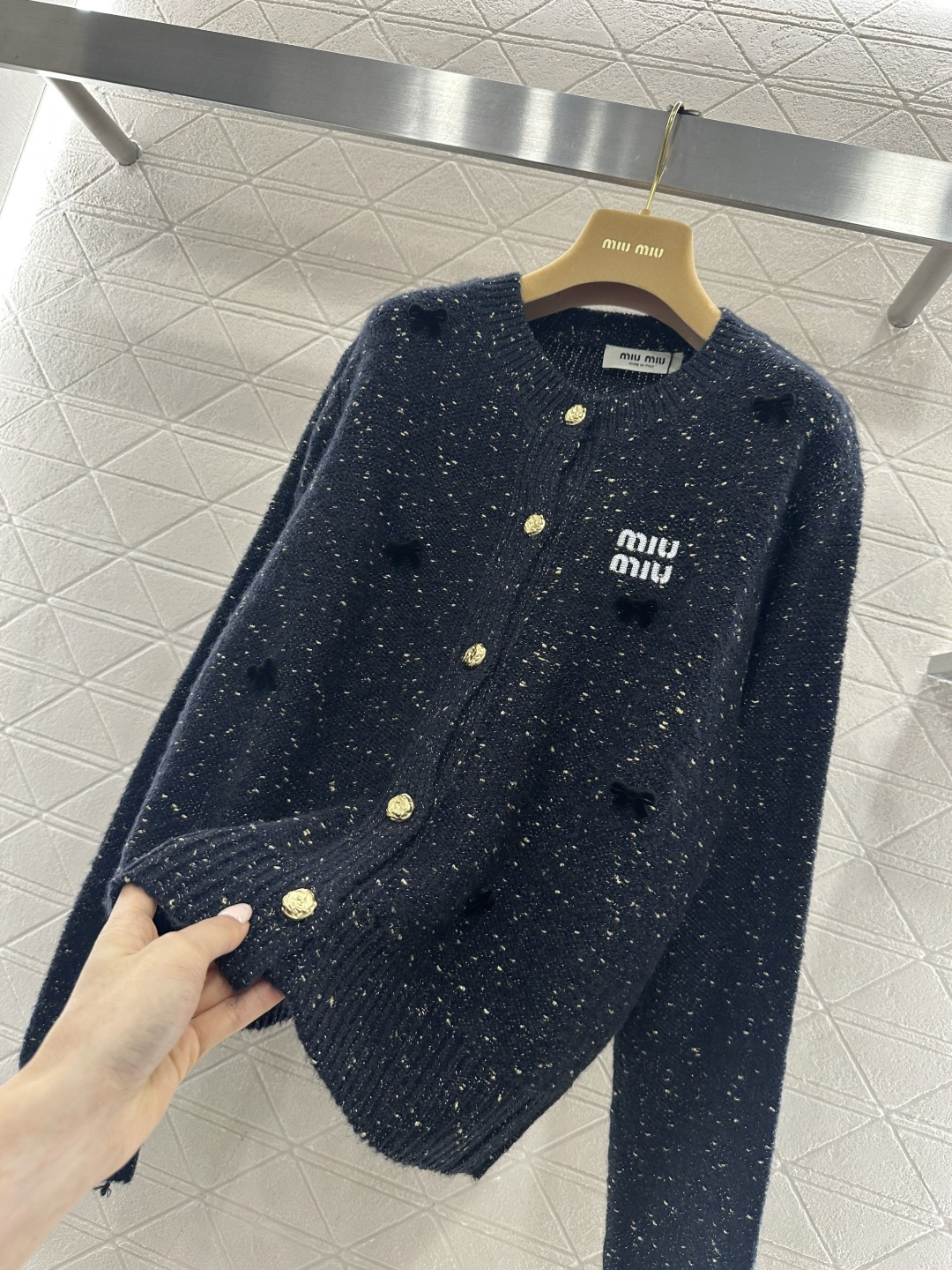 ♥Miumi*♥2026新品上架 立体蝴蝶结彩点针织开衫定制YB羊毛纱线织造，质感高级，舒适柔软，圆领针