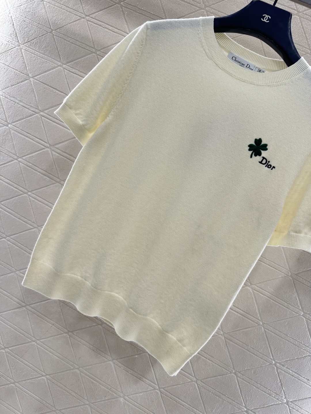 ♥Dio*♥2026新品上架 圆领字母徽标针织短袖定制YB羊毛纱线织造，质感高级，舒适柔软，圆领针织短袖