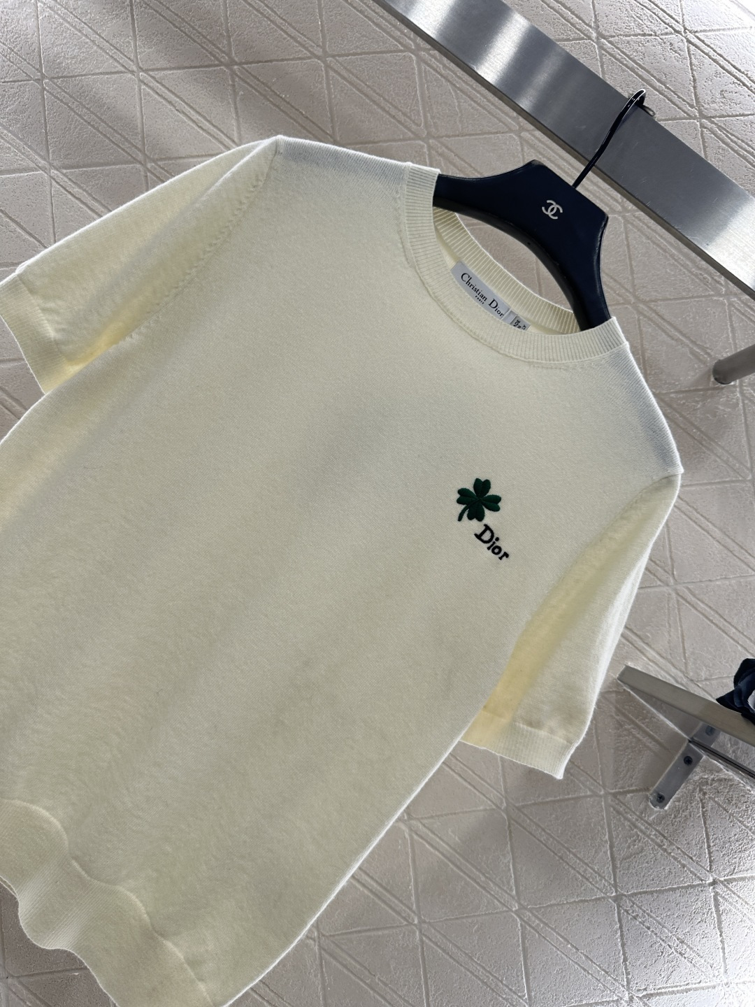 ♥Dio*♥2026新品上架 圆领字母徽标针织短袖定制YB羊毛纱线织造，质感高级，舒适柔软，圆领针织短袖