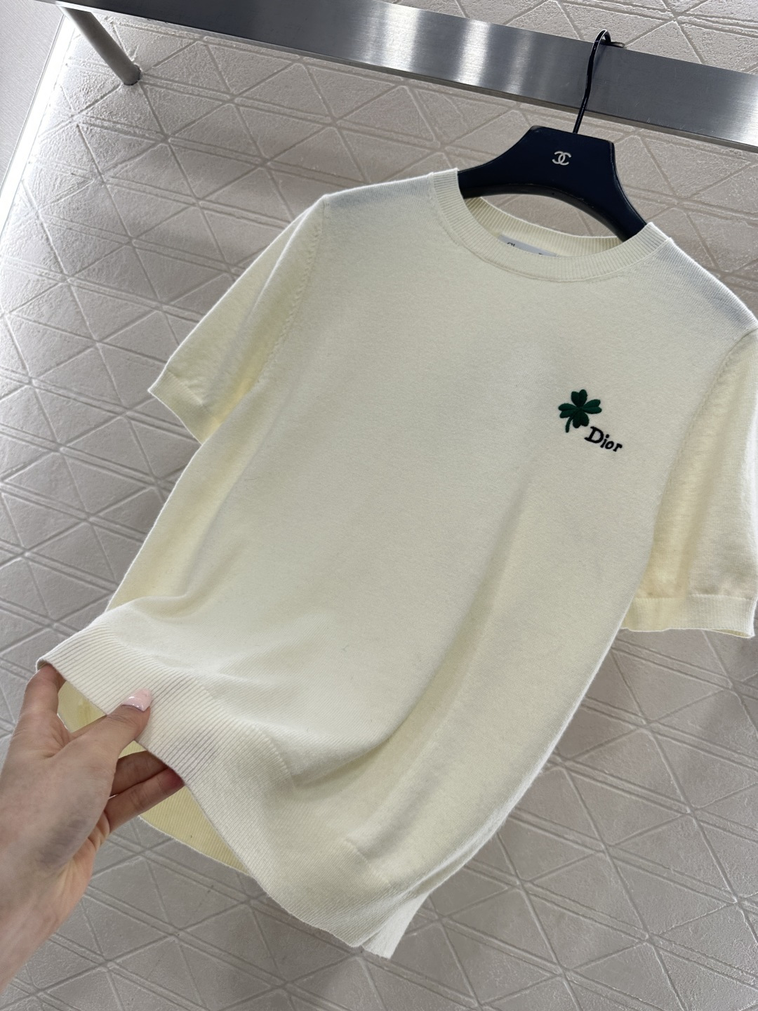 ♥Dio*♥2026新品上架 圆领字母徽标针织短袖定制YB羊毛纱线织造，质感高级，舒适柔软，圆领针织短袖