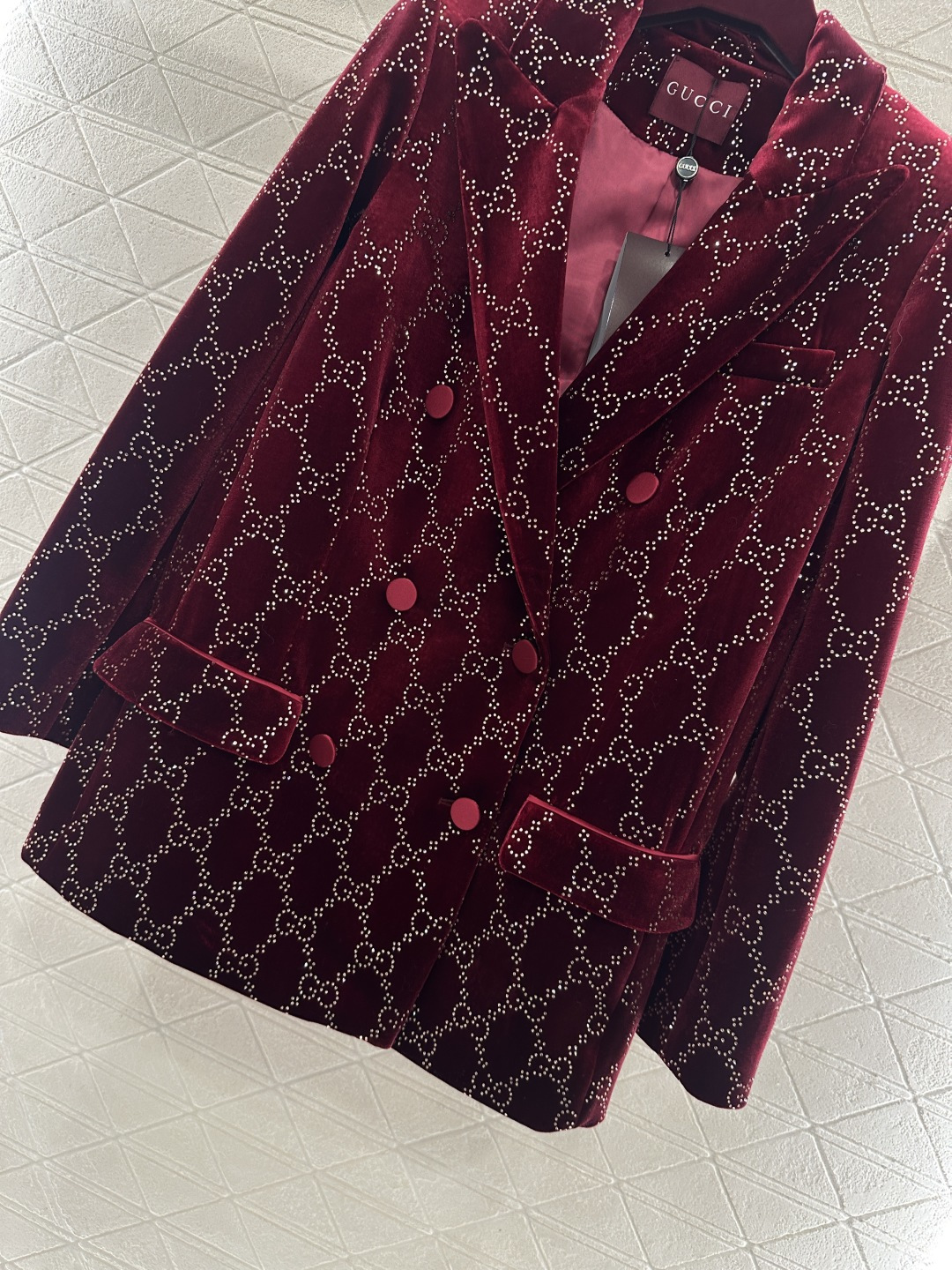 ♥Gucc*♥2026新品上架 真丝绒烫钻西装长裤套装定制YB进口真丝绒材质，成衣光泽，质感品相绝佳，翻